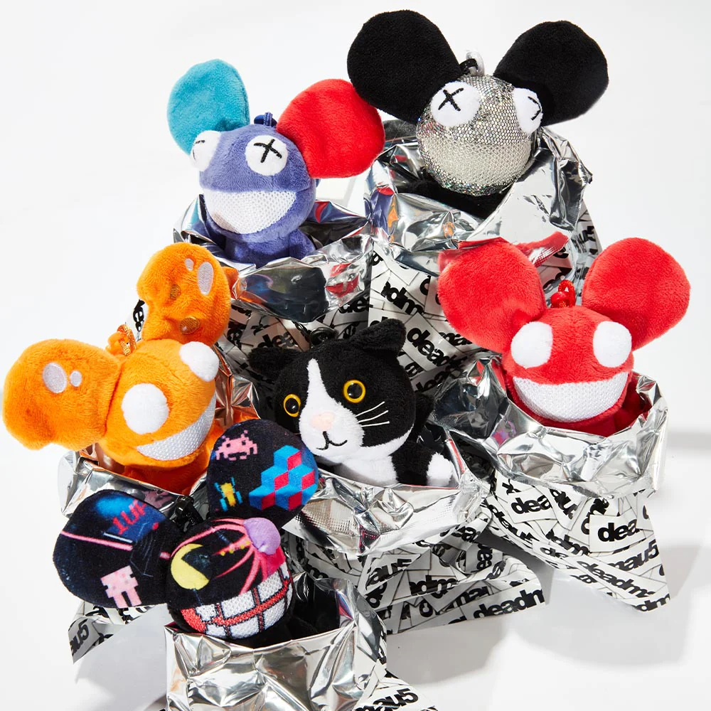 SEASON 1: Limited Edition Collectible Keychains + Exclusive Digital Access Pass (Blind Box) - Image 10